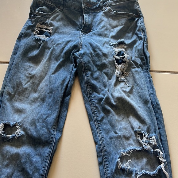 H&M Distressed jeans. - Picture 2 of 7